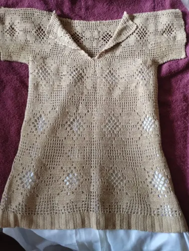 Blusa de Crochê marron Claro e Branca com efeito lindo
