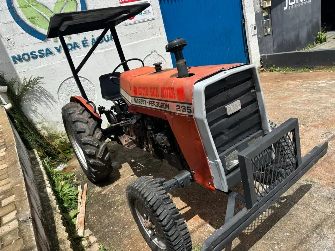Trator 235 Cafeeiro