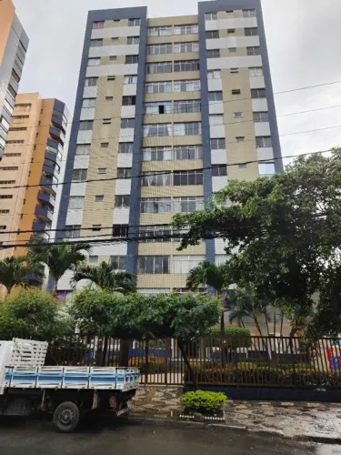 Apartamento, 3 quartos, sendo 2 suítes. Itaigara.