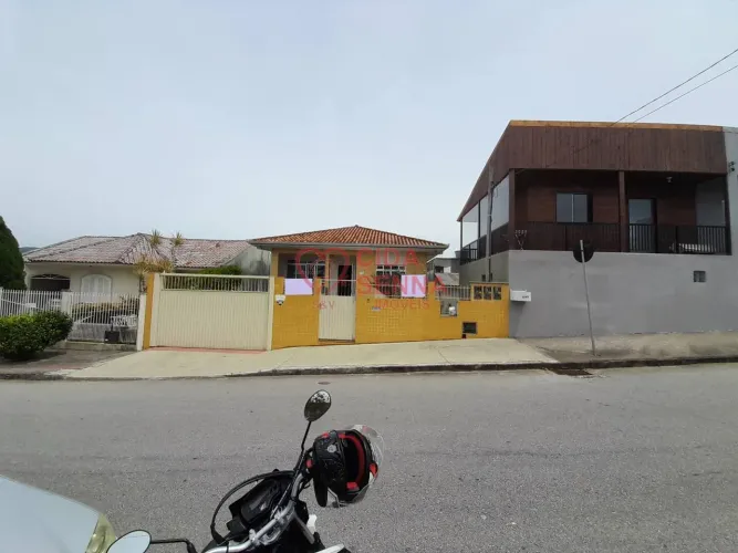 CASA 2 PISOS GARAGEM EDÍCULA TERRENO GRANDE