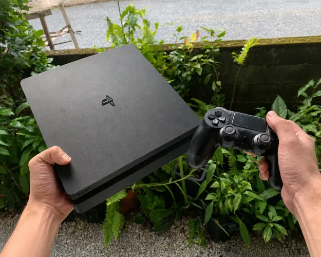 PS4 SLIM 500GB + BRINDE