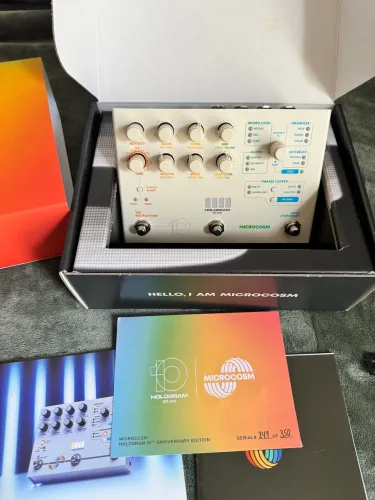 Hologram Microcosm 10th Anniversary Limited Edition - Somente 350 peças produzidas