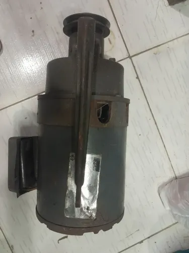 Vendo motor de máquina industrial.
