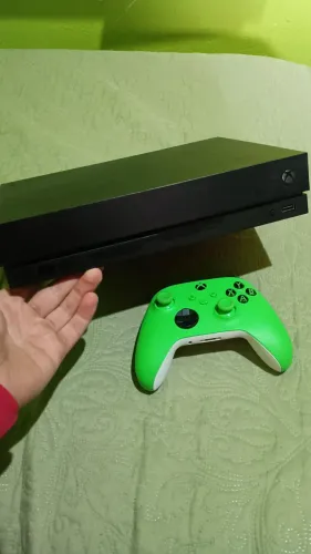 Xbox one x, troco em tv ou monitor, aceito proposta