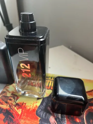 Vidro de perfume 212 vip black