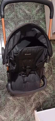 Carrinho de bebê semi novo
