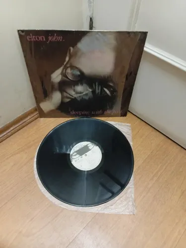 Lp Elton John sleeping levo metro trem sp envio pac a cobrar fora de sp