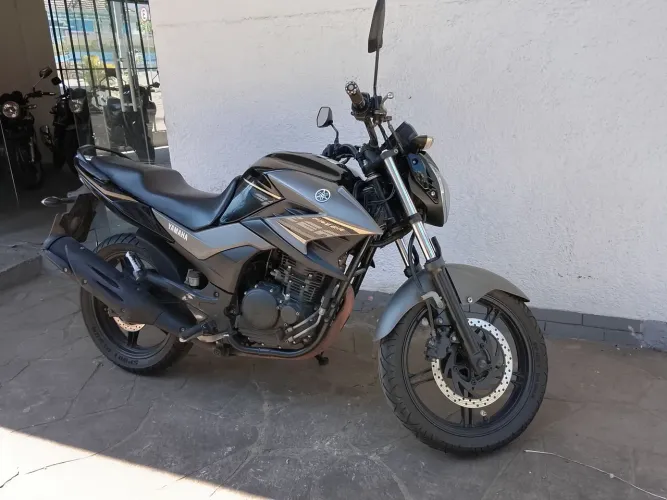 YAMAHA FZ25 FAZER 250 LINDA ACEITO TROCAS