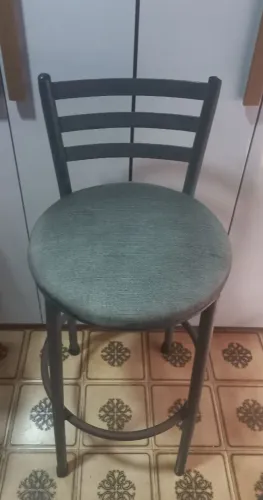 Banqueta Alta de Ferro,Assento Almofadado.