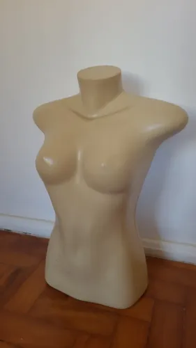 Manequins pequenos - expositor de peças
