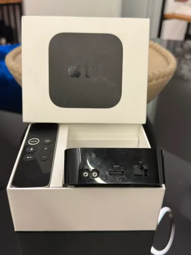 Apple TV 4K A1842 32GB - 1ª Geração + Siri Remote + Caixa Original