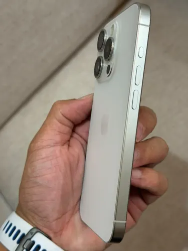 IPHONE 15 PRO muito novo s/ detalhes