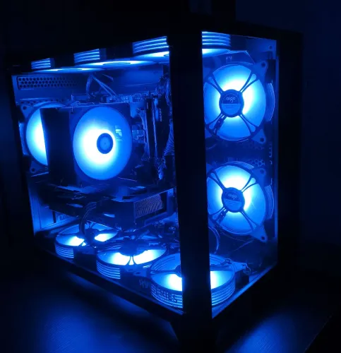 PC Gamer Premium Impecável (na caixa) | RTX 5070 12GB RYZEN 7 5700X 32GB RAM