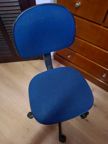 Vendo cadeira de escritório giratória