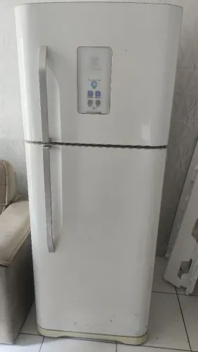 Geladeira Electrolux TF51- 433L(Não está congelando)