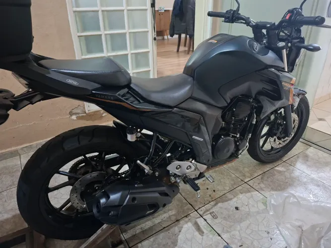 Vendo moto fazer fz25 em excelente estado.