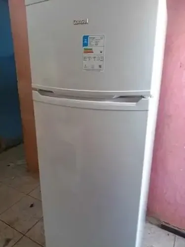 Geladeira nova n tem uma semana de uso tá garantia 