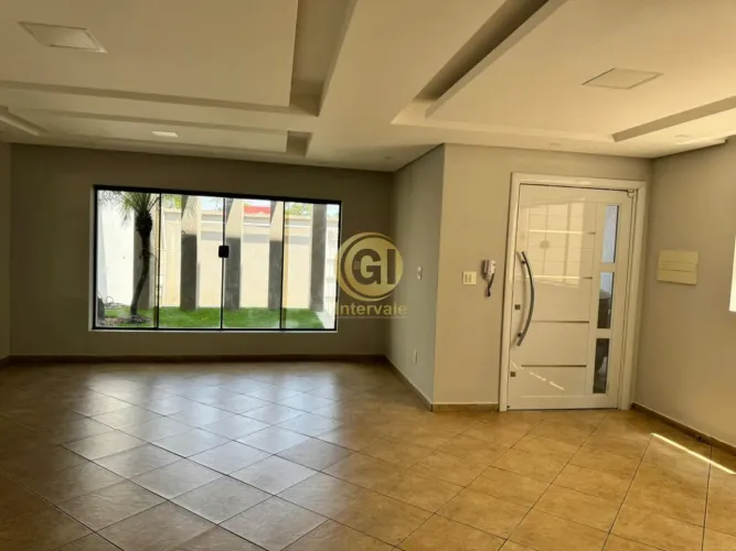 Sobrado Comercial para Locação - Centro de Jacareí: 3 Quartos, 1 Suíte, 2 Vagas de Garagem