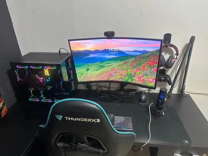 Samsung Odyssey G5 32? QHD 165Hz Curvo - Estado de Novo