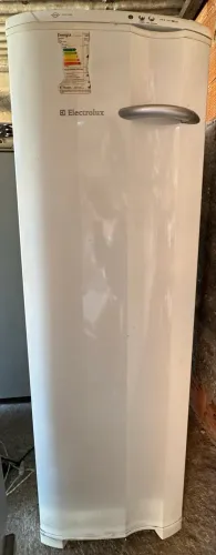 Freezer vertical Electrolux - Aceito Cartão