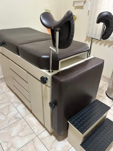 Maca ginecológica com gabinete
