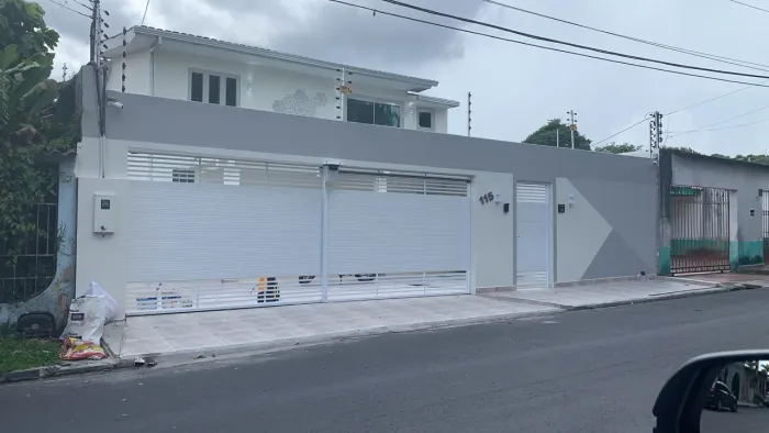 Casa duplex no Aleixo conjunto petro com piscina