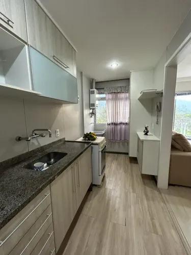 Ótimo apartamento mobiliado de 2 quartos com "vistão" no Recreio do Bandeirantes - Barra B