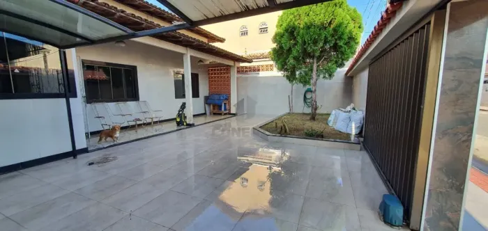 Casa com 220m², piscina, 4 quartos, 2 suítes, 4 vagas em Setiba, Guarapari