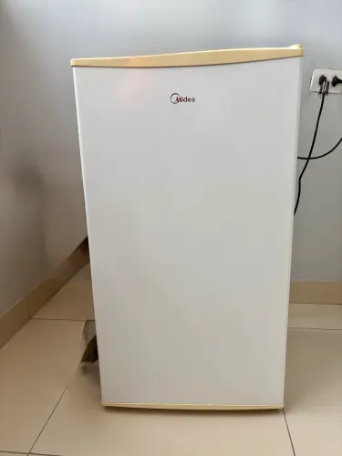 Frigobar Midea 93 litros