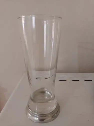 Vendo 10 Copos para chopp com base em prata.