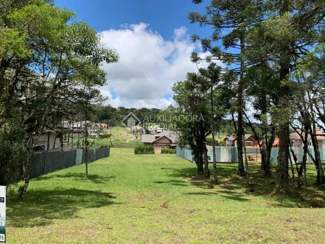 Terreno no condomínio Altos Pinheiros em Canela