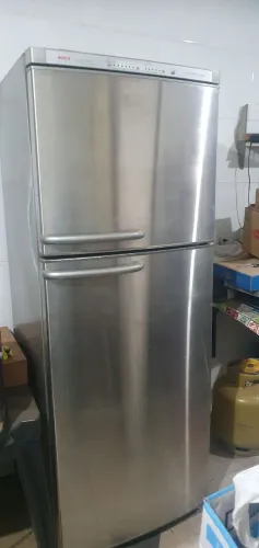 Geladeira Bosch em Aço Inox (Com defeito)