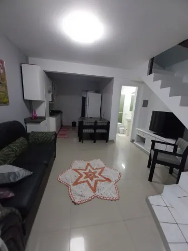 CASA COM EDICULA VARGEM BOM JESUS
