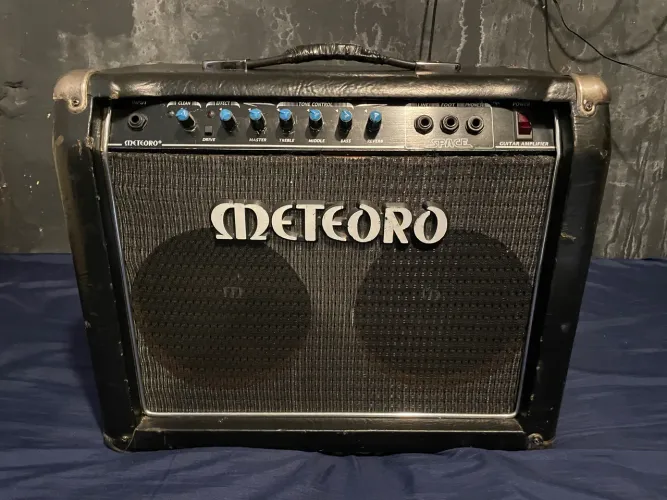 Vendo Cubo de Guitarra Meteoro 