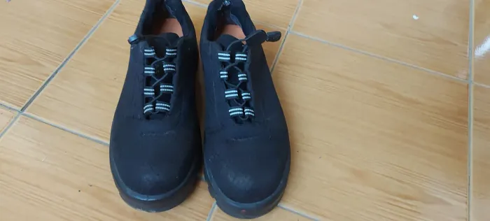 Sapato de EPI ponta dura e resistente 
