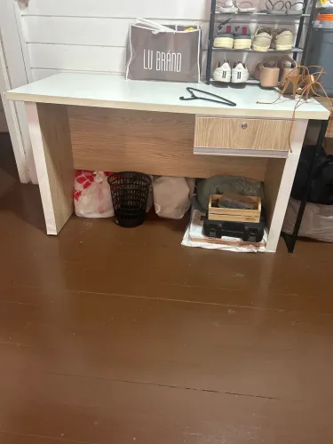 Mesa de Escritório em MDF com Gavetas $180