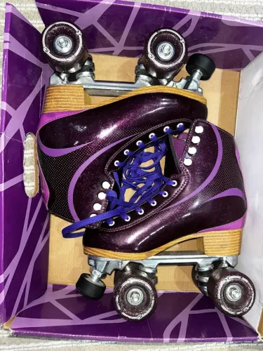 Patins Quad Traxart 36/37<br>Pra quem usa 34/35<br>Usado poucas vezes <br>Está em ótimo estado