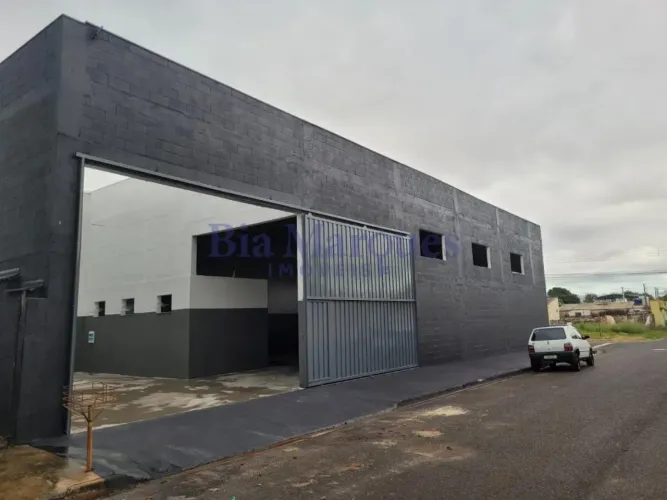 Galpão comercial para alugar com 330m² no bairro Jardim Jóquei Clube em Ribeirão Preto