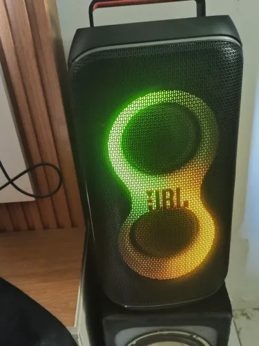 Vendo JBL PARTYBOX 120 clube, 6 meses de comprada está sem marcas de uso.