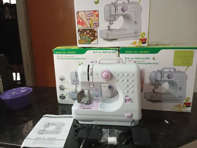 Máquina de costura portátil
