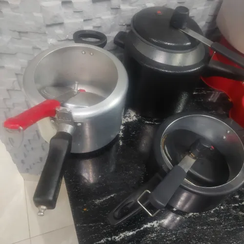 Vendo Panela pressão 2 precisa so trocar a borrachinha