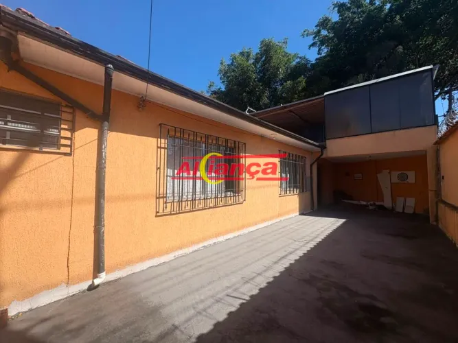 CASA NO EDU CHAVES, TERRENO DE ESQUINA, EXCELENTE OPORTUNIDADE PARA INVESTIDORES