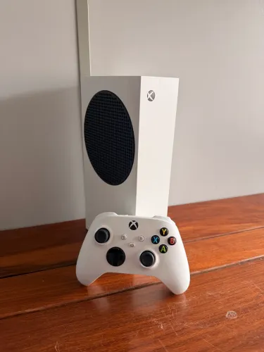 Xbox Séries com controle original em excelente estado de conservação
