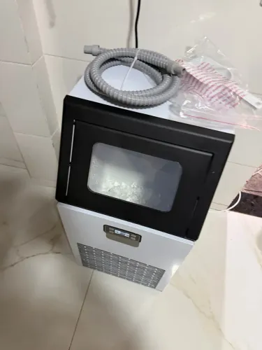 Vendo máquina de gelo 45kg nova