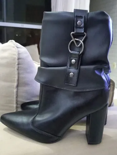 Botas Vizzano cano baixo seminovas