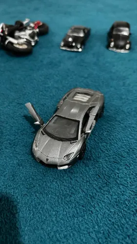 Miniatura Lamborghini Aventador prata