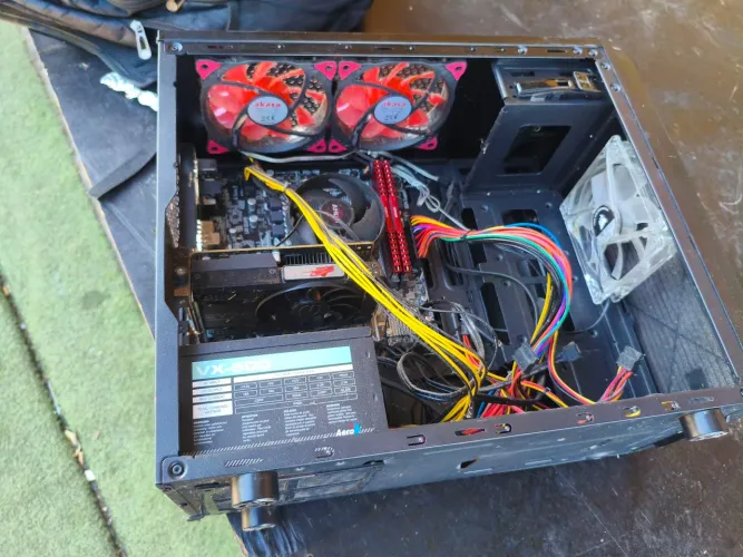 Vendo cpu placa mãe tá ótima e 2 memória perfeita só falta trocar um cule
