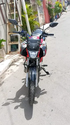 Moto YBR Yamaha factor 150 2025