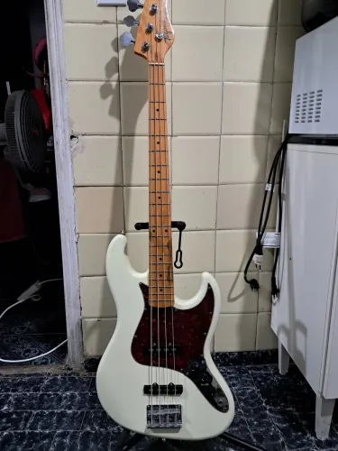Baixo Jazz Bass tagima TW73 