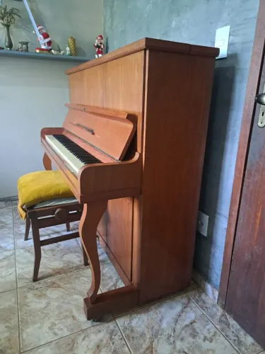 Piano vertical Meister